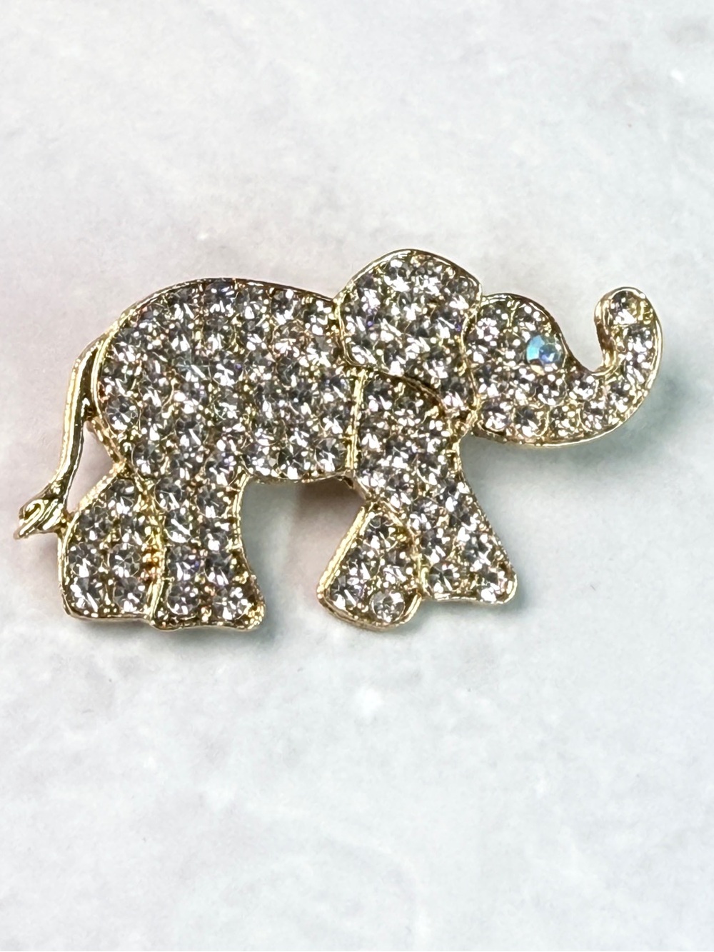 🚨3 for $15🚨 Gold Tone Elephant Brooch with crystals
